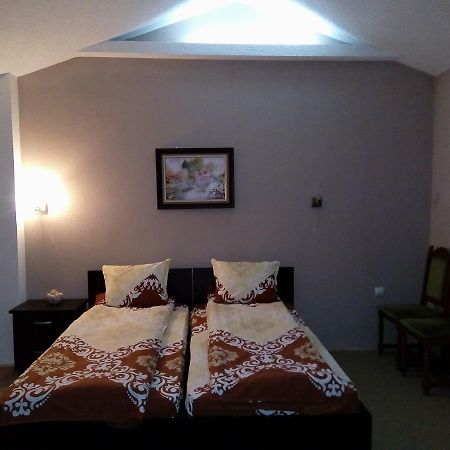 Kafana "Kaj Zoki" Bed & Breakfast Probistip Екстериор снимка