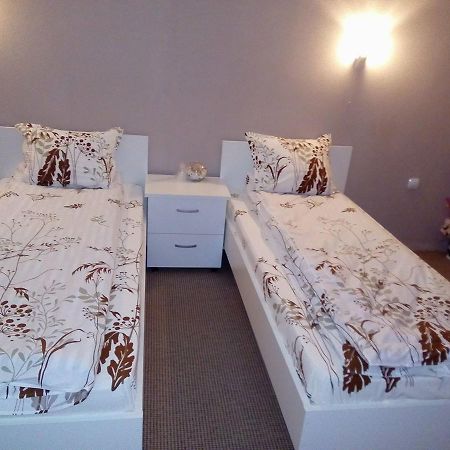 Kafana "Kaj Zoki" Bed & Breakfast Probistip Екстериор снимка