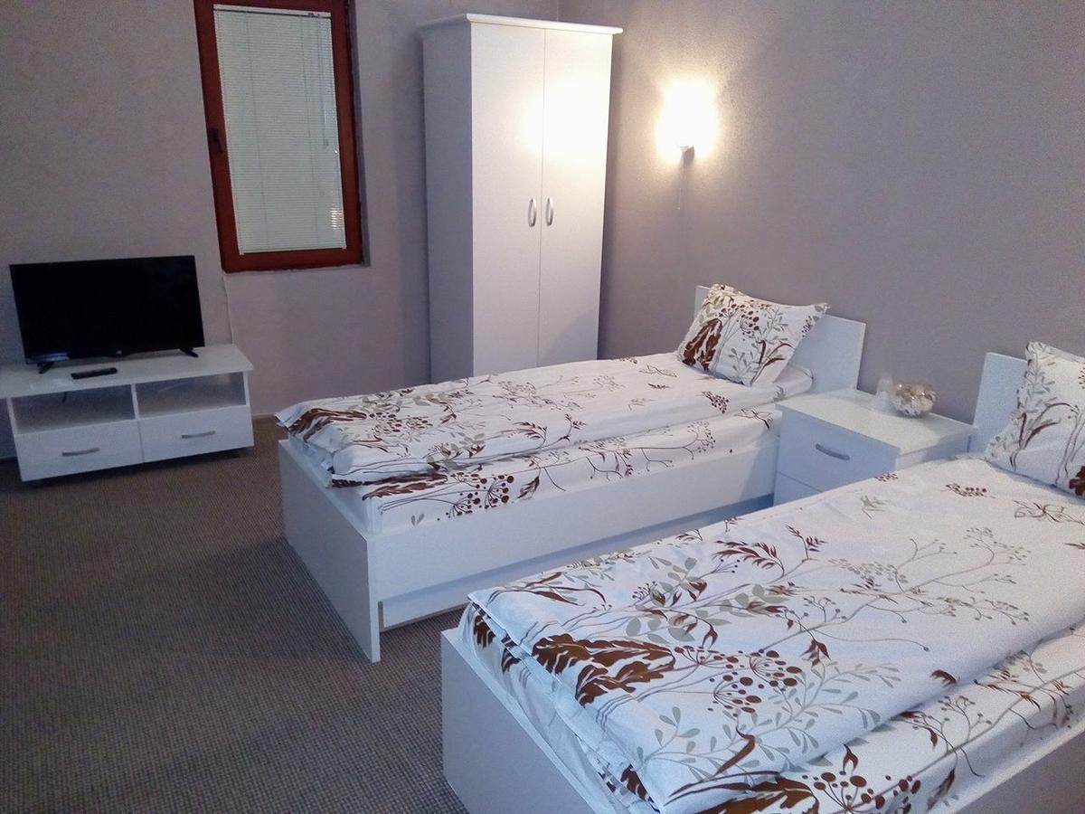 Kafana "Kaj Zoki" Bed & Breakfast Probistip Екстериор снимка
